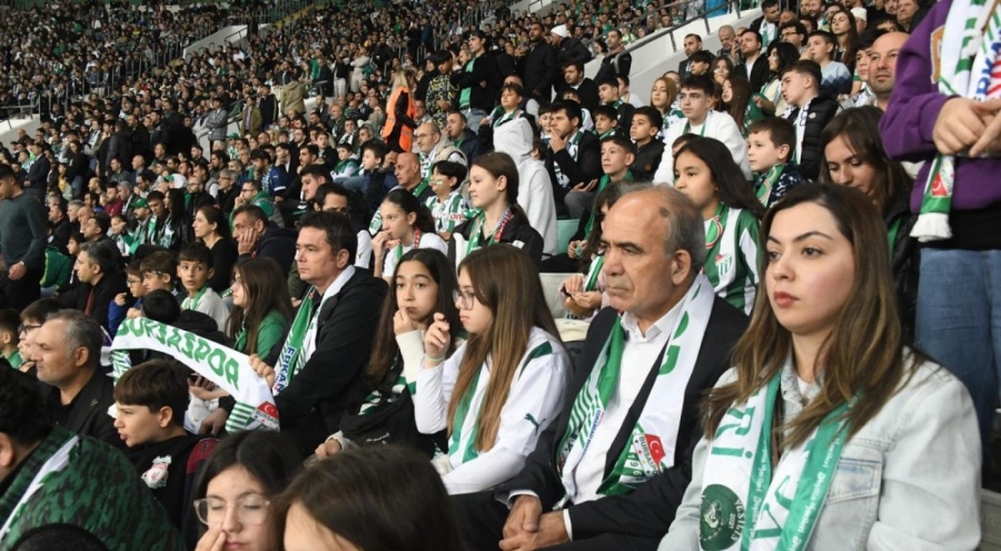 Osmangazili miniklerin kalpleri Bursaspor için attı