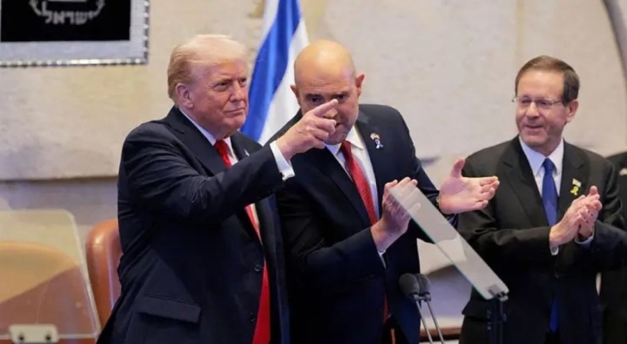 Trump konuşurken İsrail meclisinde "Filistin'i tanıyın" pankartı açıldı