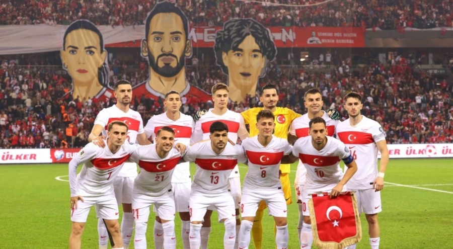 Kocaeli'de milli maç öncesi koreografi: "Türk önde Türk ileri"