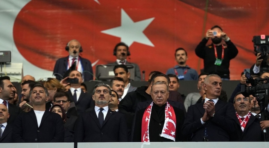 Cumhurbaşkanı Erdoğan, Türkiye - Gürcistan maçını tribünden takip ediyor
