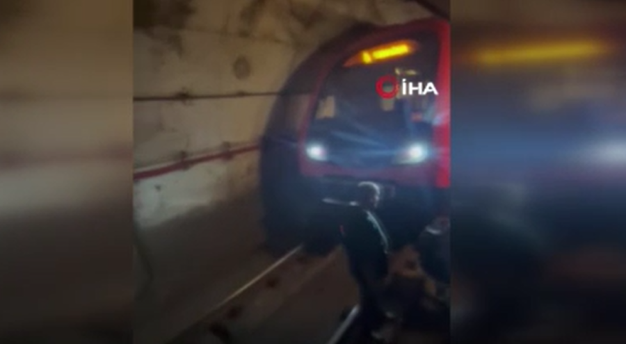 Kadıköy metrosunda intihar girişimi!