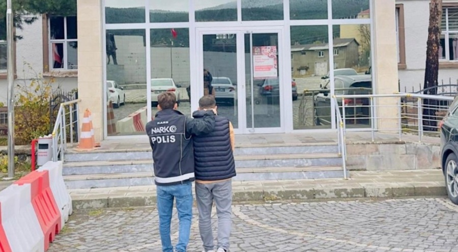 Şüphe üzerine durdurulan araçtaki uzman çavuş uyuşturucuyla yakalandı