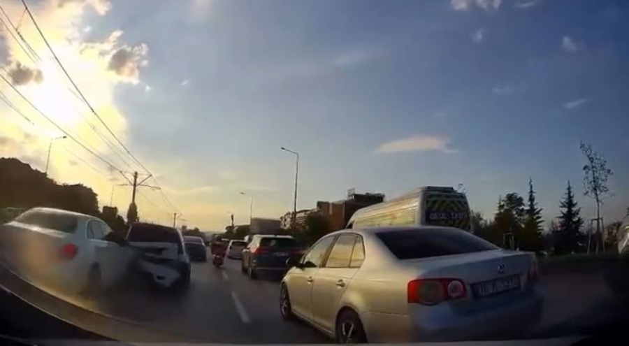 Bursa'da zincirleme kaza kameraya yansıdı
