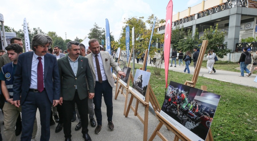BUÜ'de AA'nın "Kanıt" kitabındaki fotoğraflardan oluşan sergi açıldı