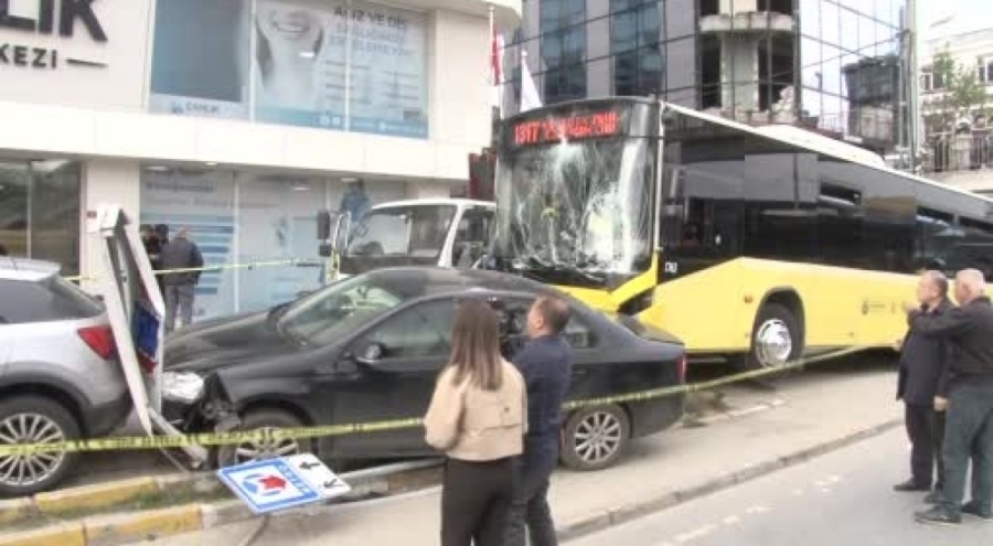 Çekmeköy'de İETT otobüsü durağa daldı