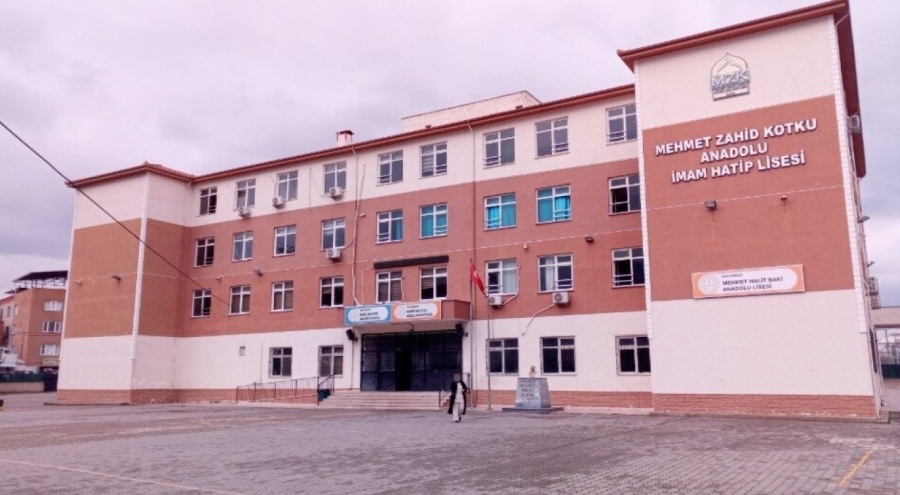 Bursa'da okulda arbede: Müdür yardımcısı yaralandı