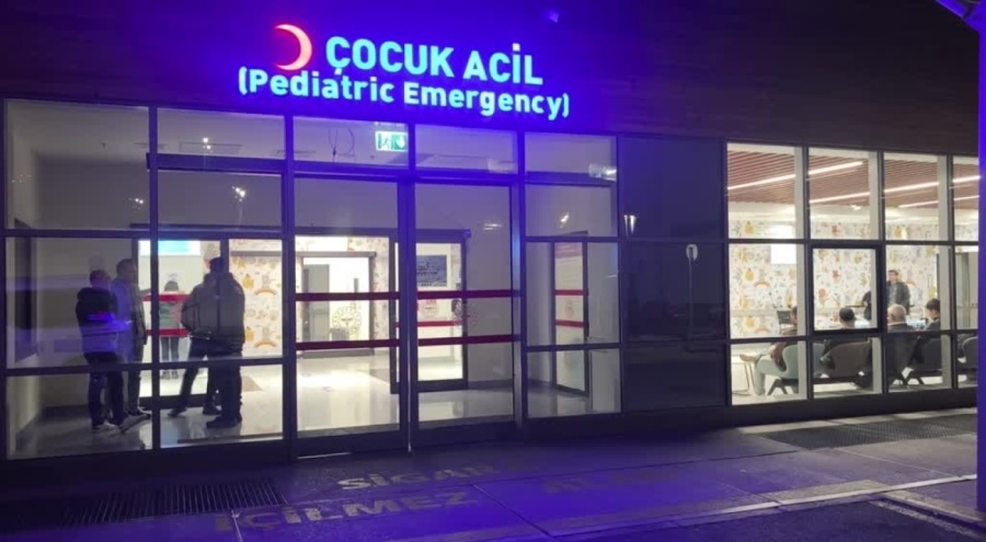 Gıda zehirlenmesi şüphesiyle 17 öğrenci hastaneye kaldırıldı