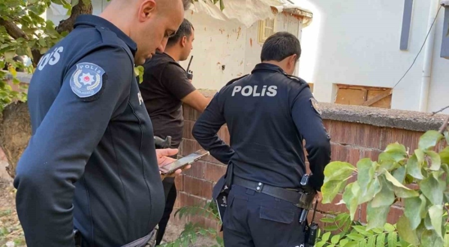 Beşinci kattan düşen genç ağır yaralandı