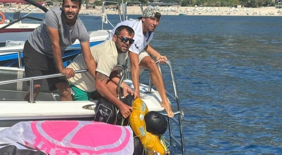 Muğla Fethiye'de denize düşen yamaç paraşütçüsü kabusu yaşadı