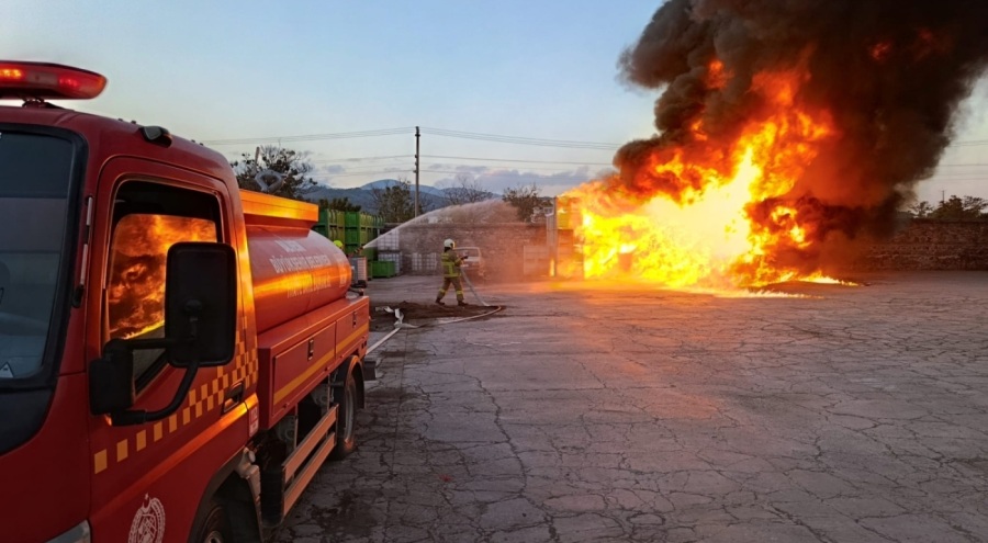 Balıkesir'de zeytinyağı tesisinde çıkan yangın söndürüldü