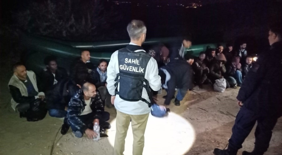 İzmir'de 33 düzensiz göçmen kurtarıldı, 50 göçmen yakalandı