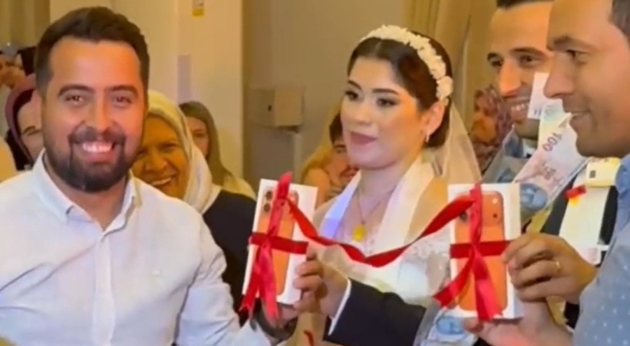 Manisa'da gelin ve damada şaşırtan düğün hediyesi