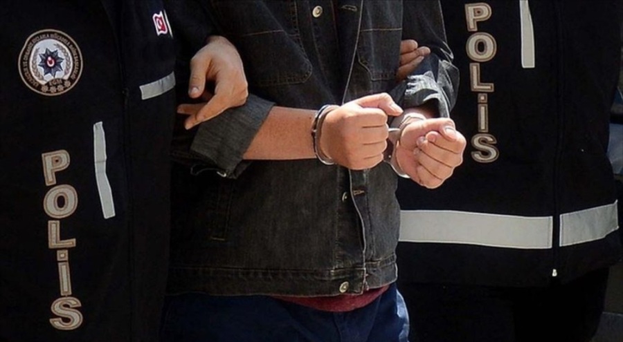 13'ü kırmızı bültenle aranan 15 suçlu Türkiye'ye getirildi
