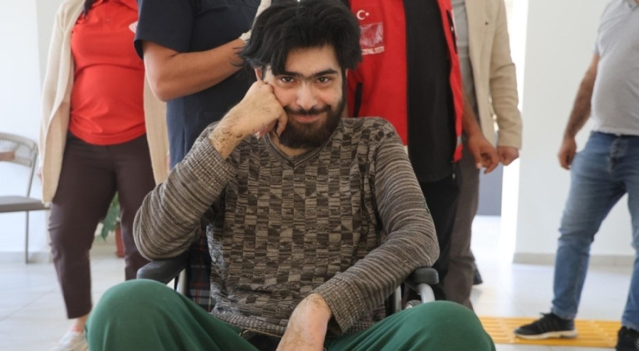 Depremin ardından eve kapanan Barış tıraş oldu, duş aldı: Hiçbir şey değişeceğini düşünmüyorum