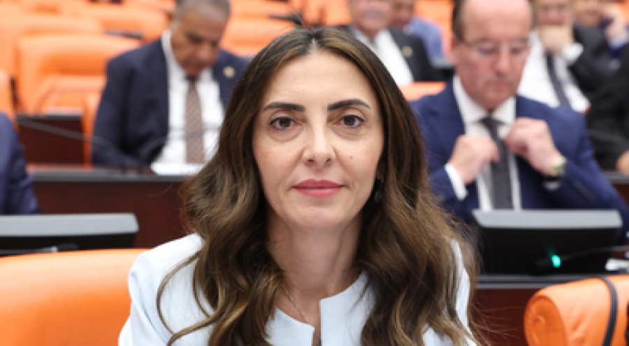 Nurhayat Altaca Kayışoğlu: Bursa'da tekstil ve mobilya sektörü iflaslarla çöküyor