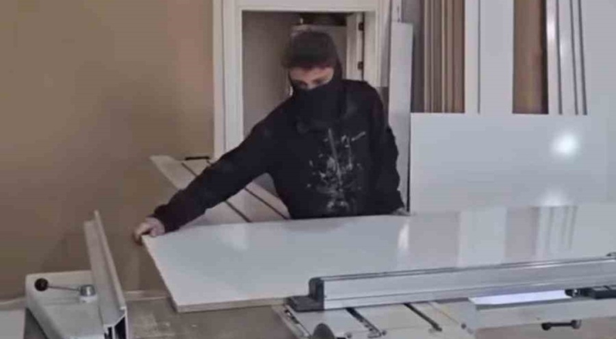 Atölyesinde üzerine kereste düşen 16 yaşındaki çocuk yaşamını yitirdi