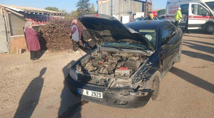 Malatya'da otomobil ile minibüs çarpıştı
