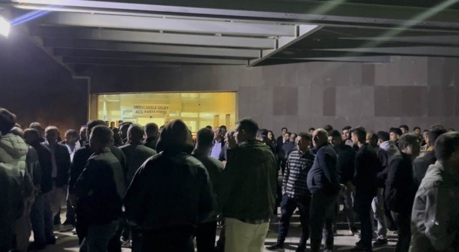 Bursa'da göçük altında can veren iki kardeşin yakınları hastaneye akın etti