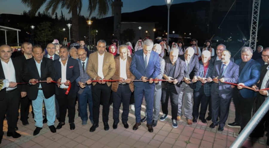 Gemlik Hemşehri Dernekleri Festivali renkli bir açılışla başladı