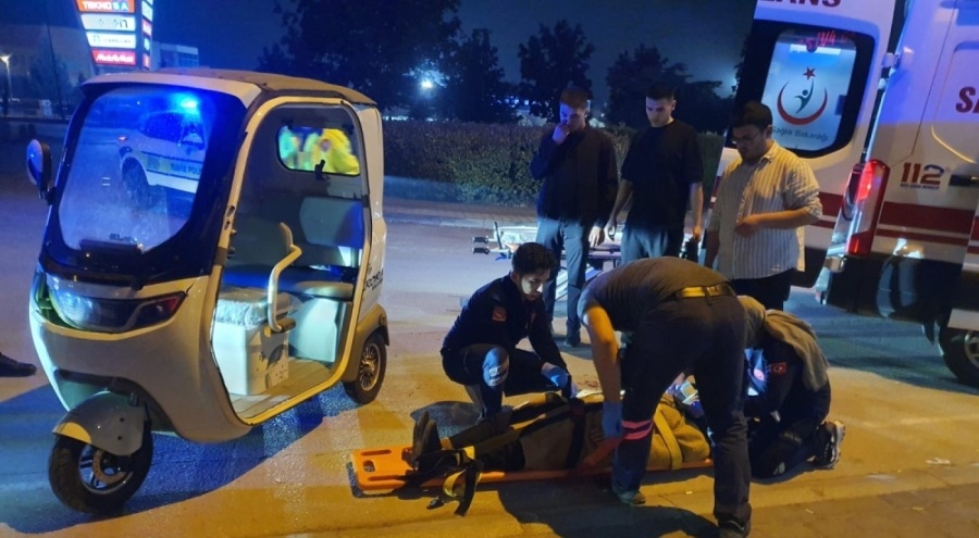 Bursa'da takla atan elektrikli treeporterde sürücü yaralandı