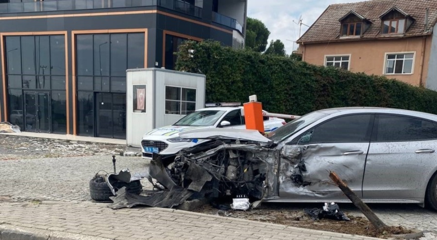 Bursa'da hurdaya dönen otomobilden yaralı kurtuldu
