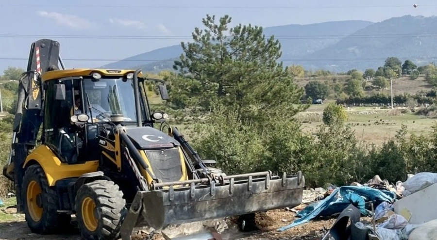 Nilüfer Belediyesi, kamyon kamyon doğaya atılan molozları temizledi