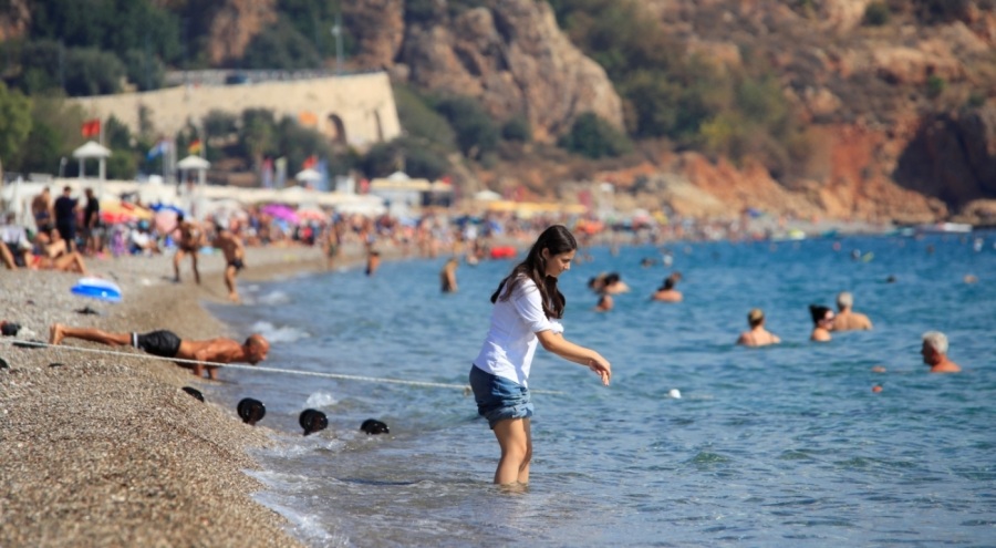 Antalya'da yazdan kalma günler devam ediyor