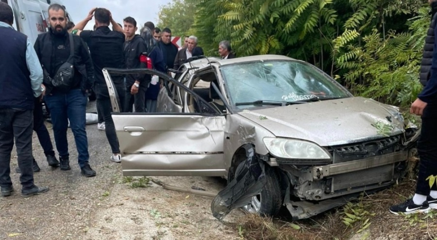 Düğün konvoyunda kaza: 1 ölü, 4 yaralı