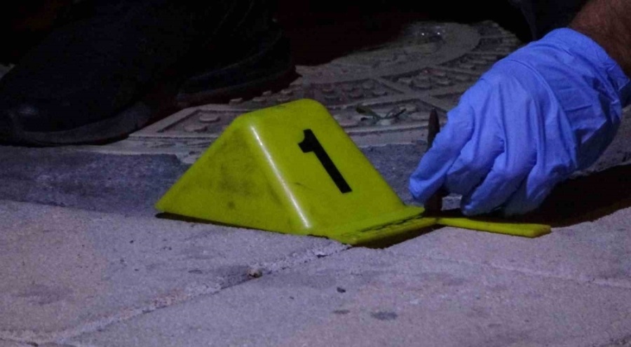 Kaldırımda bulunan Kalaşnikof mermisi polisi harekete geçirdi