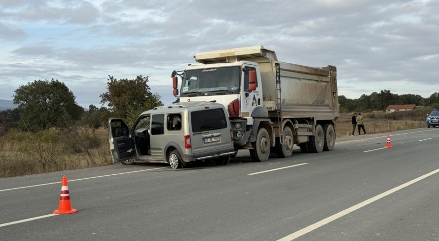Çanakkale'de kamyon ile araç çarpıştı: 1 kişi öldü