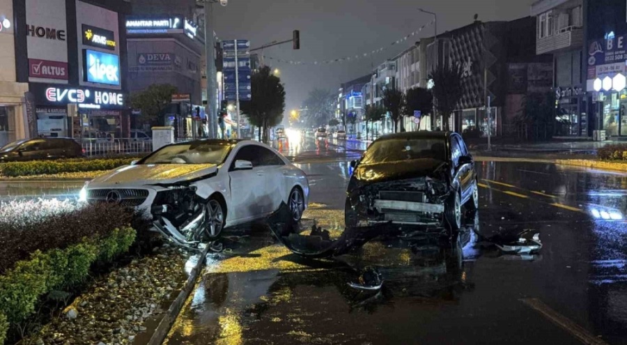 Düzce'de ışık ihlali kazayı beraberinde getirdi