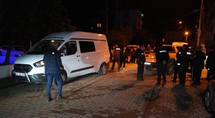 Balıkesir'de şüpheli ölüm: Evde silahla vurulmuş erkek cesedi bulundu