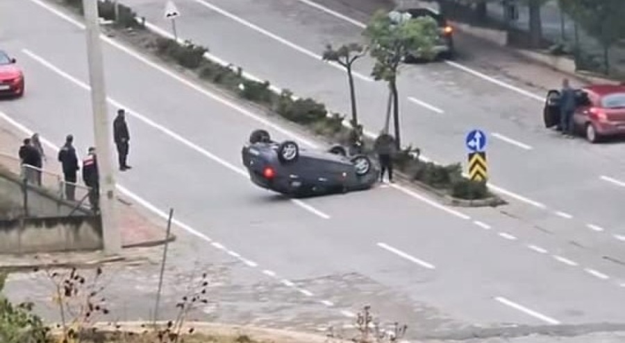 Bursa'da kontrolden çıkan otomobil takla attı!