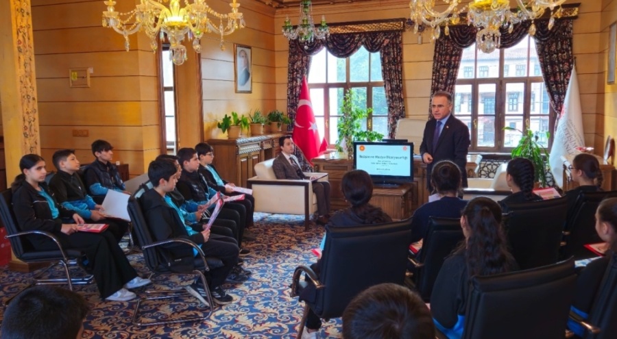 Bursa'da ortaokul öğrencilerinden Cumhurbaşkanlığı İletişim Başkanlığı Bursa Bölge Müdürlüğünü zi...