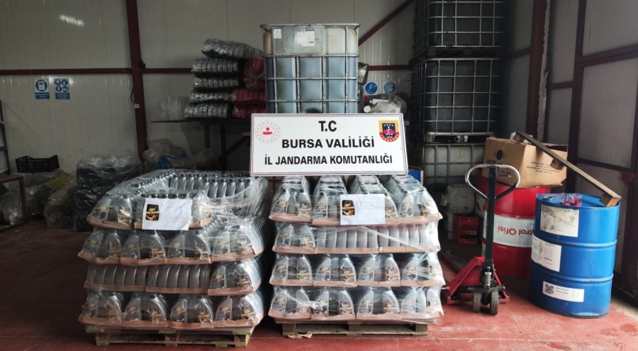 Bursa'da kaçak yağ baskını! 12 bin litre yağ ele geçirildi