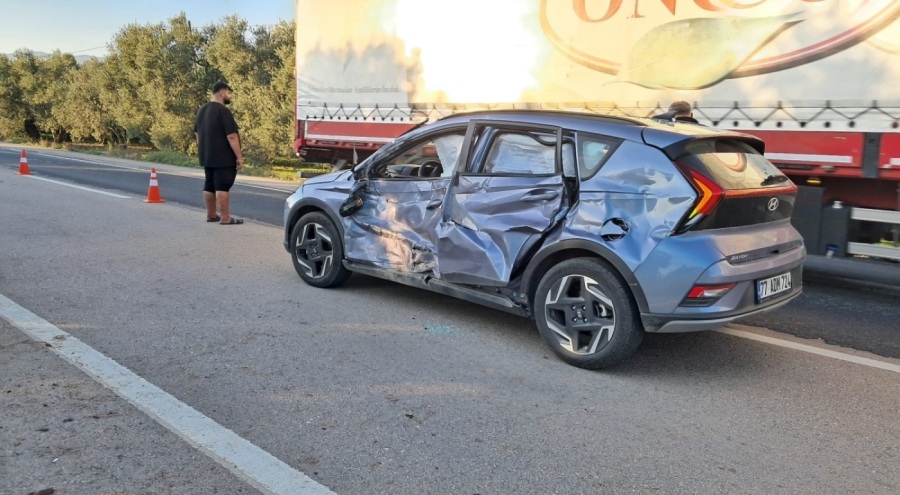 Bursa'da kamyon ile otomobil çarpıştı: 1 yaralı