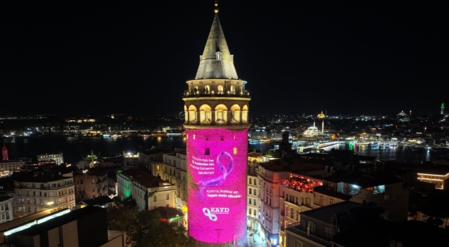Galata Kulesi meme kanserine dikkati çekmek için pembe renkle ışıklandırıldı