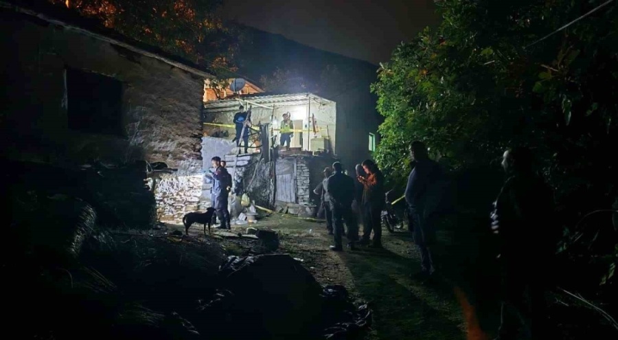 İzmir'de aile faciası: Oğlunu öldürüp eşini ağır yaraladı