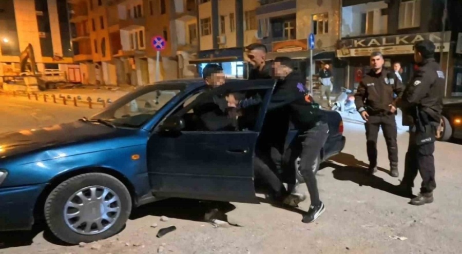 Aksaray'da "tükürük" kavgası: Alkollü şahıs ortalığı birbirine kattı