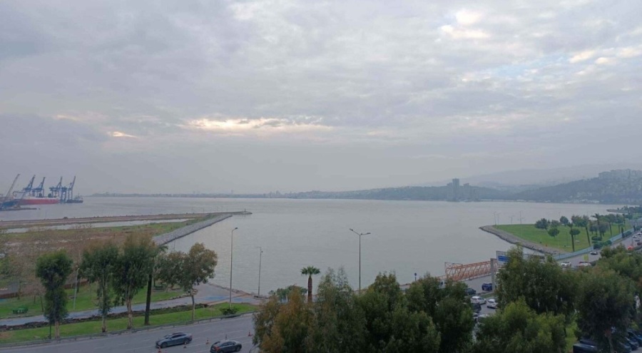 İzmir Sahillerinde Kötü Koku Alarmı