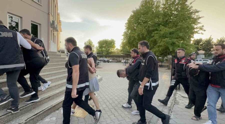 Muğla'da polise ateş açan şüpheliler adliyeye sevk edildi