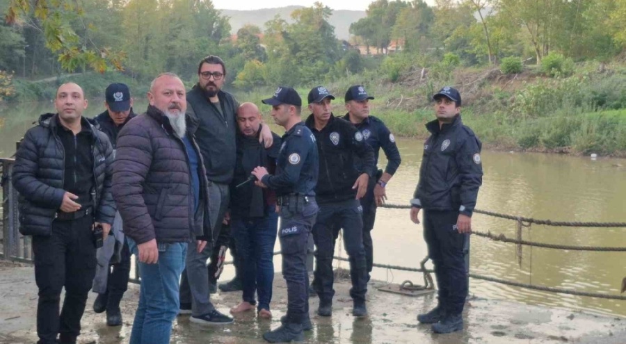 Bartın'da eşiyle tartışan şahıs ırmağa atladı