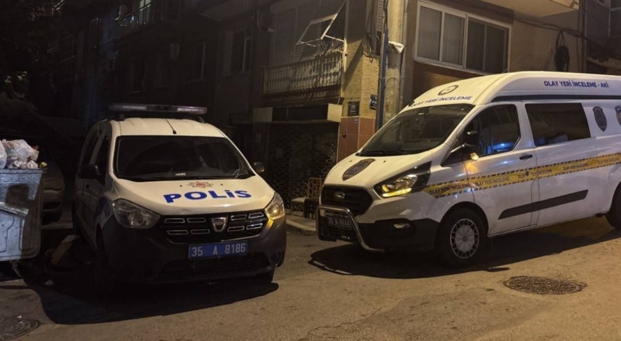 İzmir'de birlikte yaşadığı kadını silahla yaraladı