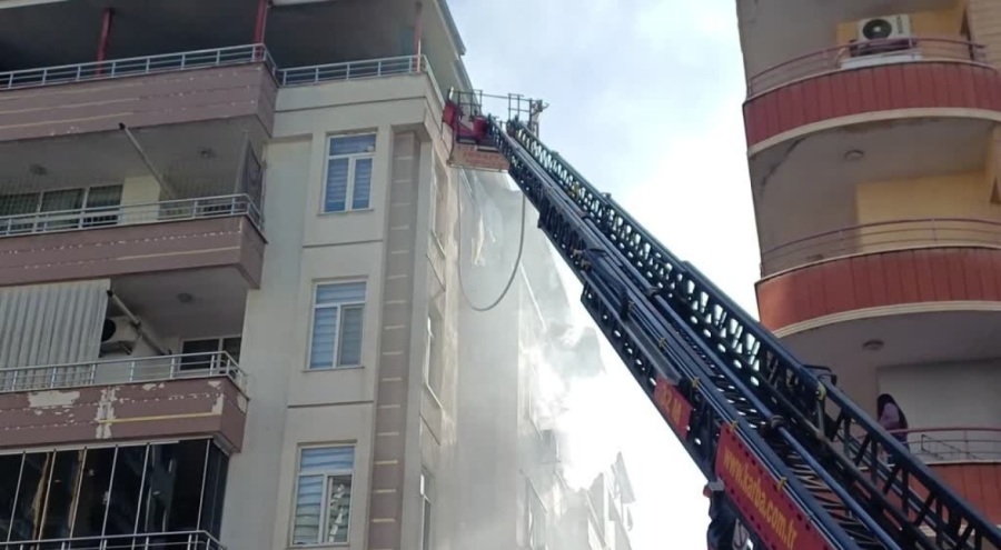 Batman'da çıkan yangında anne ile iki çocuğu dumandan etkilendi