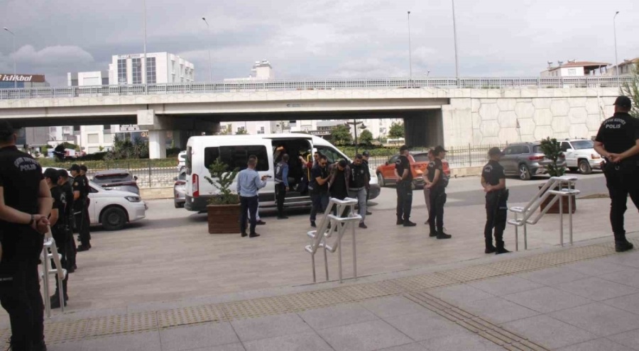 Antalya'da iki kişinin öldüğü silahlı kavga soruşturmasında 6 kişi tutuklandı