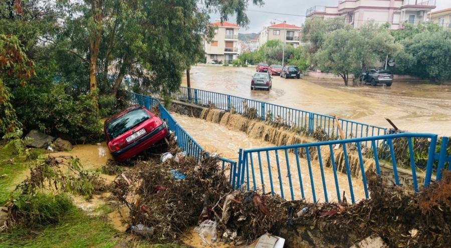 İzmir yağmurun ardından sular altında kaldı