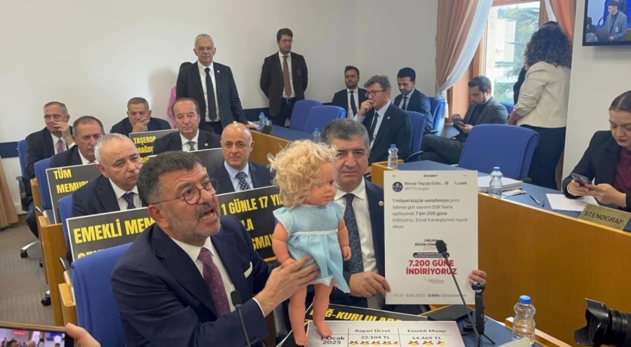 TBMM'de bütçe maratonunda bebekli eylem