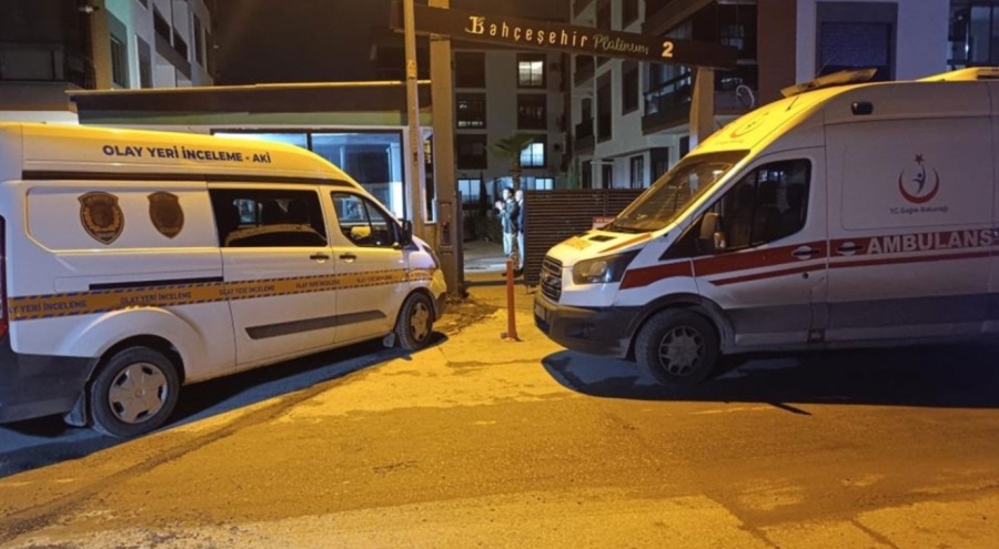 Aile faciası: Anne ve babasını öldürüp intihar etti!