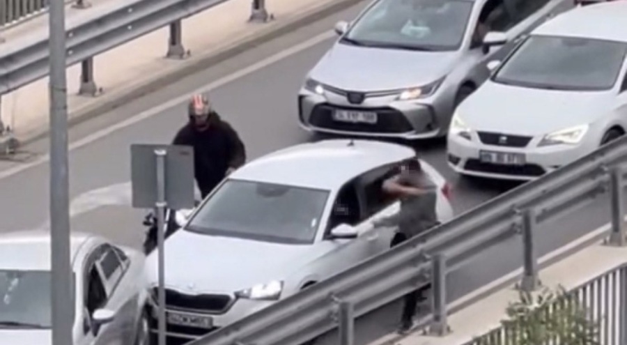 İstanbul'da trafikte sopalı kavga