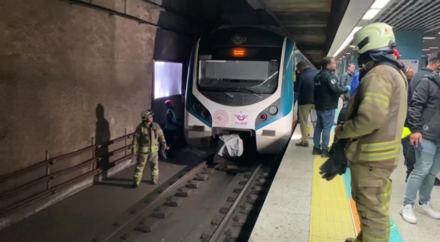 Üsküdar Marmaray İstasyonu'nda raylara atlayan kadın yaşamını yitirdi